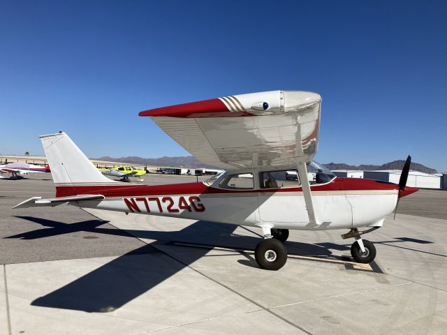 Cessna Skyhawk (N7724G) - Preparing for the flight.