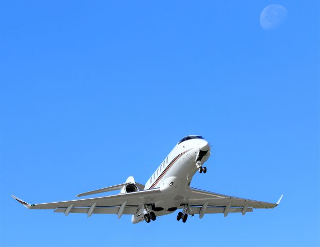 Canadair Challenger 350 (N776QS)