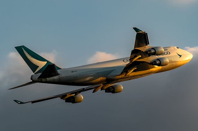 Boeing 747-400 (B-LIB)