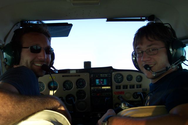 Cessna Skyhawk (N7328G) - LARRY SHORTS CESSNA 172 IN FLIGHT FROM BOWLING GREEN TO PAINTSVILLE, KY.  ALT 6500 FT.  PILOT WADE SMITH PICTURED ON LEFT, CO-PILOT JODY THARP PICTURED ON RIGHT.