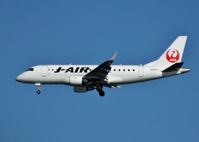 Embraer 170/175 (JA212J) - Final approach at HND (2017/12/13)