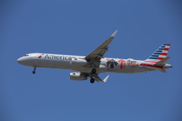 Airbus A321 (N162AA)