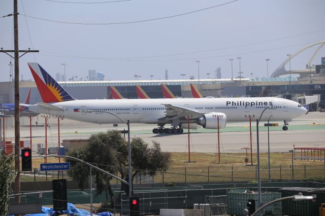BOEING 777-300ER (RP-C7777)