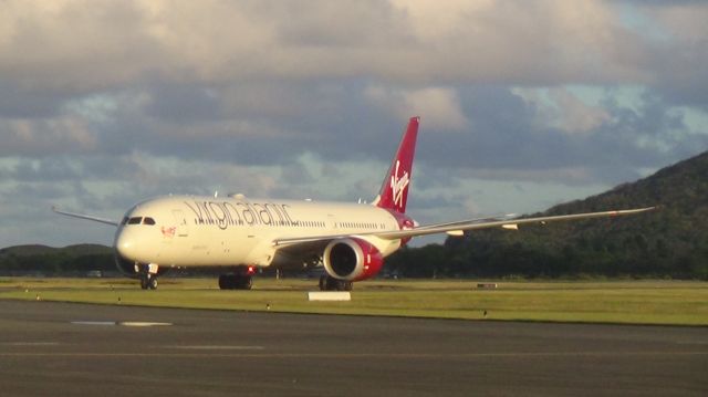 Boeing 787-9 Dreamliner (G-VNYL)