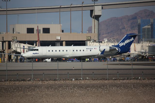 Canadair Regional Jet CRJ-200 (N907EV)