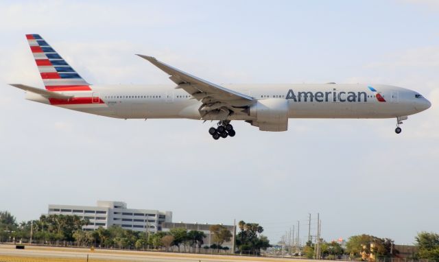 BOEING 777-300ER (N734AR)