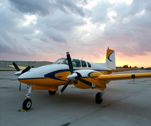 Beechcraft Twin Bonanza (N814JE)