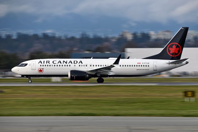 Boeing 737 MAX 8 (C-FTJV)