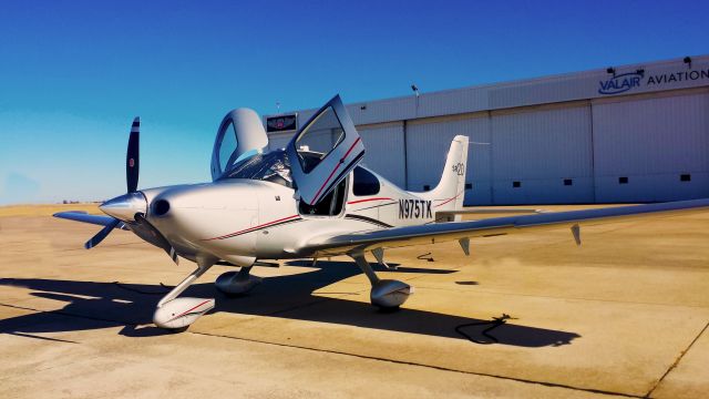 Cirrus SR-20 (N975TK)