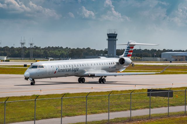 Canadair Regional Jet CRJ-900 (N326MS)