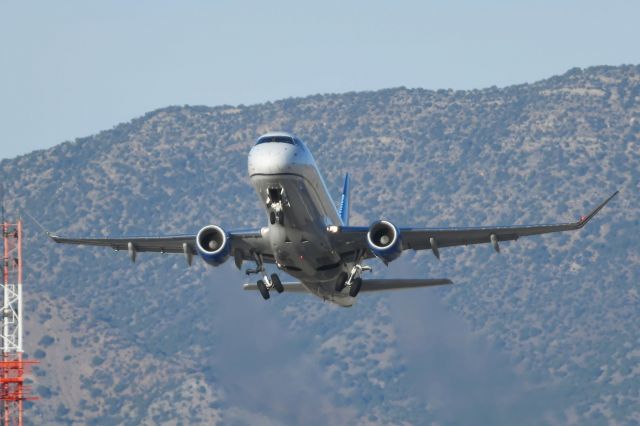 Embraer 175 (N609UX)