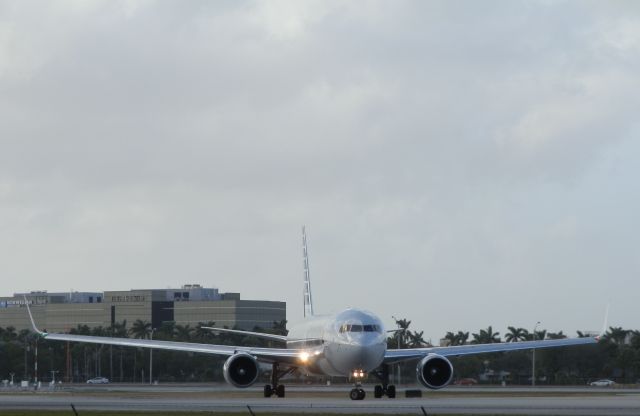 BOEING 767-300 (N391AA)