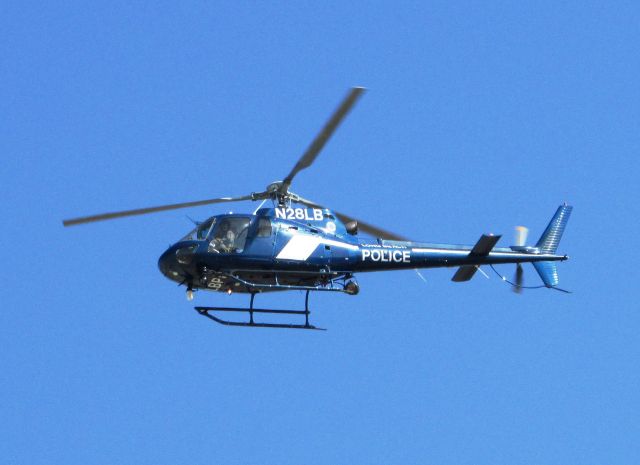 Eurocopter AS-350 AStar (N28LB) - Landing at Long Beach