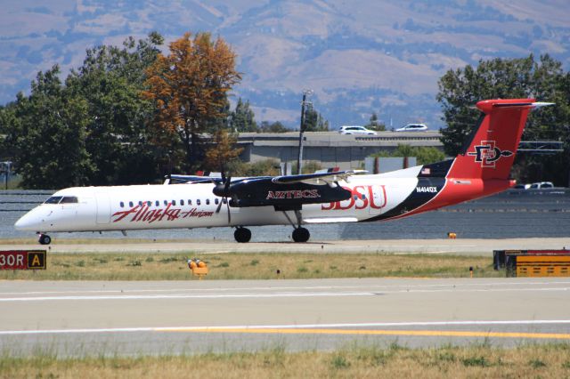 de Havilland Dash 8-400 (N414QX)