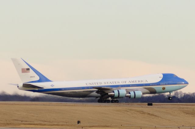 SAM29000 — - Air Force One Lands Nashville International, Runway 20R, 20 January 2014