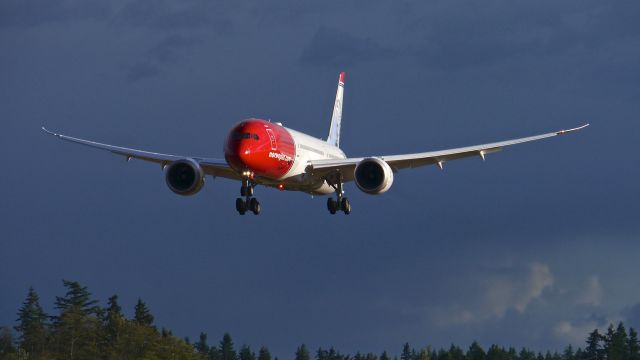 Boeing 787-9 Dreamliner (G-CKNY) - BOE830 on final to Rwy 34L to complete an EWA flight on 9.21.17. (ln 608 / cn 63312).