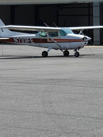 Cessna Skyhawk (N733FE) - Old FE, probably sitting since 2017. 