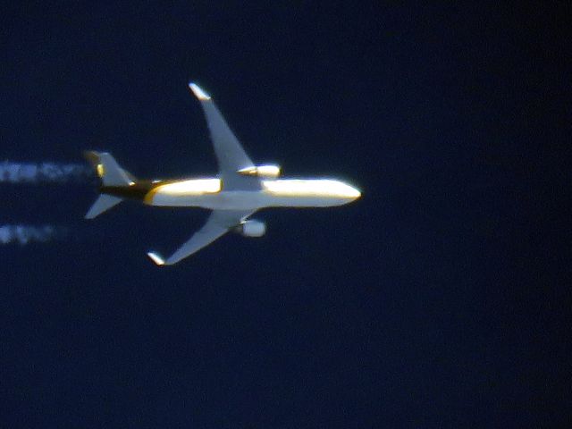 BOEING 767-300 (N324UP)