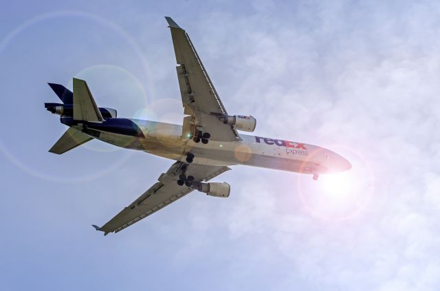 Boeing MD-11 (N598FE) - Captured this MD-11 flying over Ogden on its way into Hill Air Force Base.