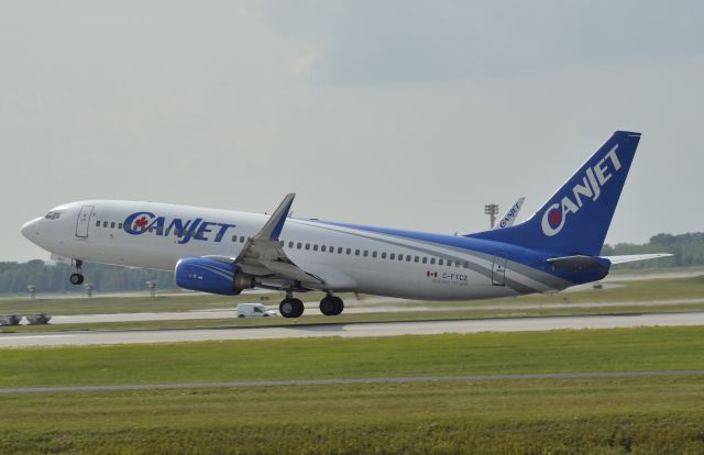 Boeing 737-800 (C-FTCZ)