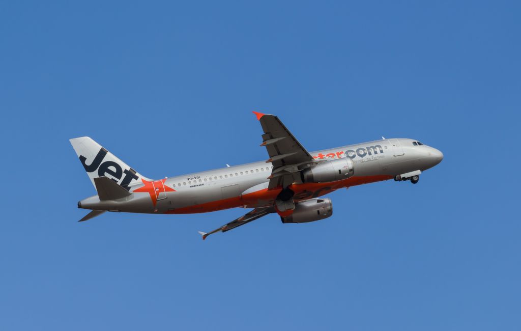 Airbus A320 (VH-VGI) - Taken at the Avalon International Airshowbr /Canon EOS 200D