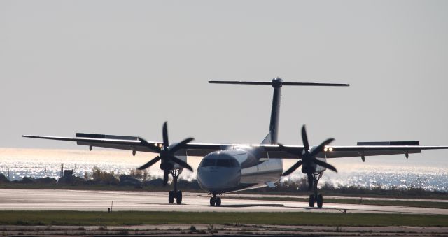 de Havilland Dash 8-400 (C-GLQV)