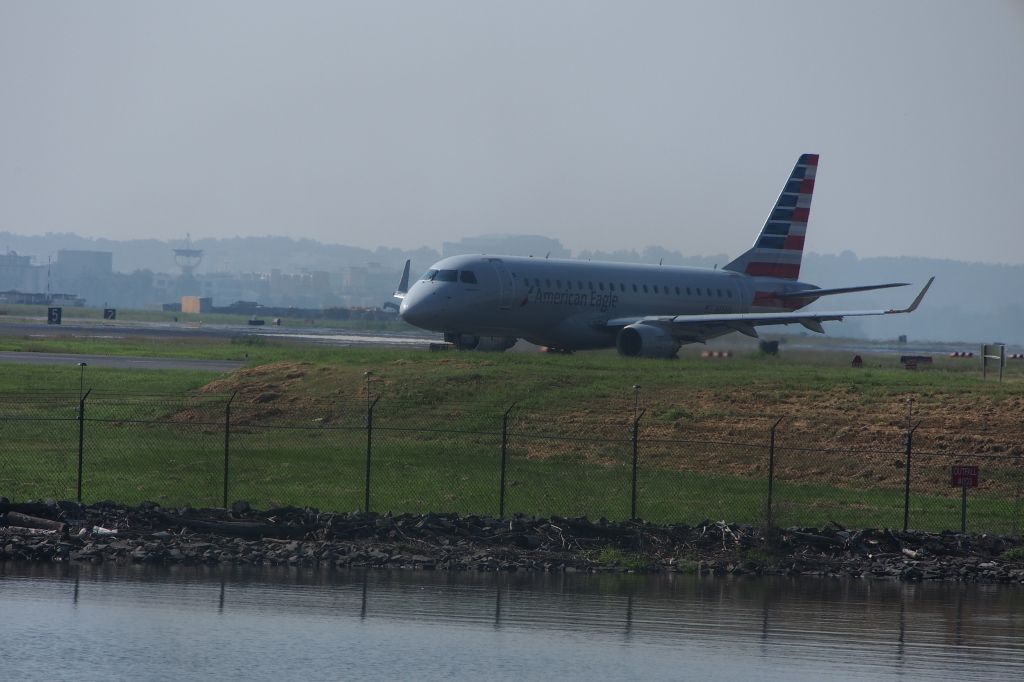 Embraer 170/175 (N115HQ)