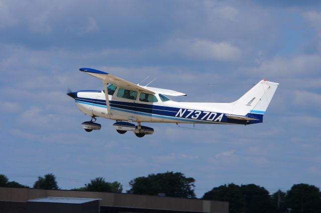 Cessna Skyhawk (N737DA)