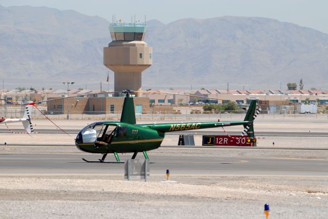 Robinson R-44 (N565AC)