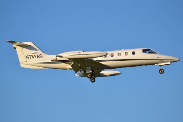 Learjet 35 (N751AC)