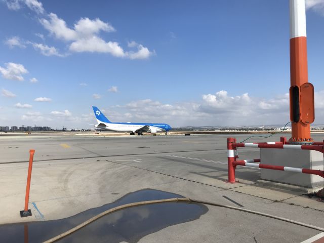 BOEING 767-300 (4X-ISR) - Official Israeli government aircraft designated to serve the president and the prime minister after a test flight.br /Barely noticeable at the back bottom of the plane an anti missile system