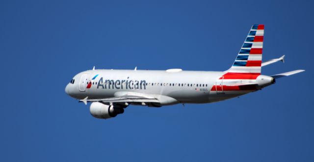 Airbus A320 (N118US) - Shortly after departure is this 2000 American Airlines Airbus A320-214 in the Winter of 2021.