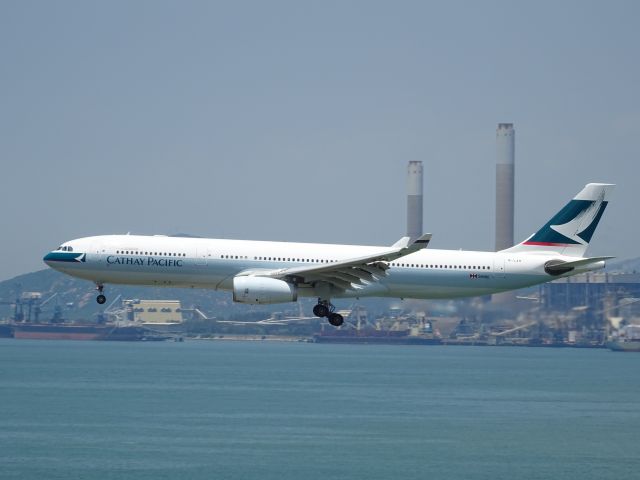 Airbus A330-300 (B-LAH)