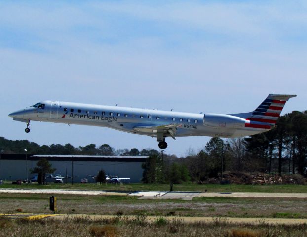 Embraer ERJ-145 (N641AE)