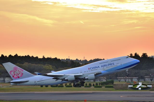 Boeing 747-400 (B-18207)