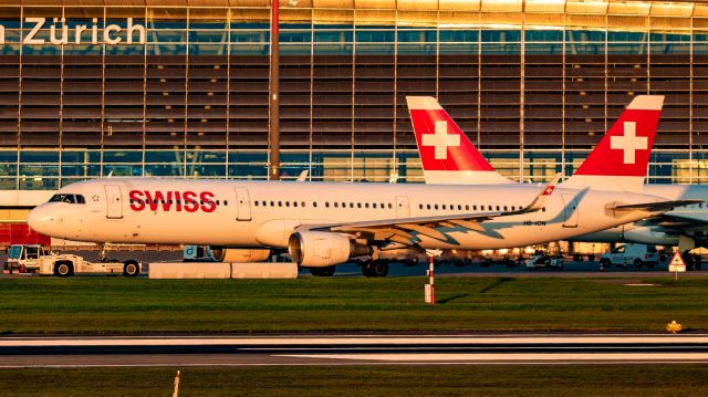 Airbus A321 (HB-ION)