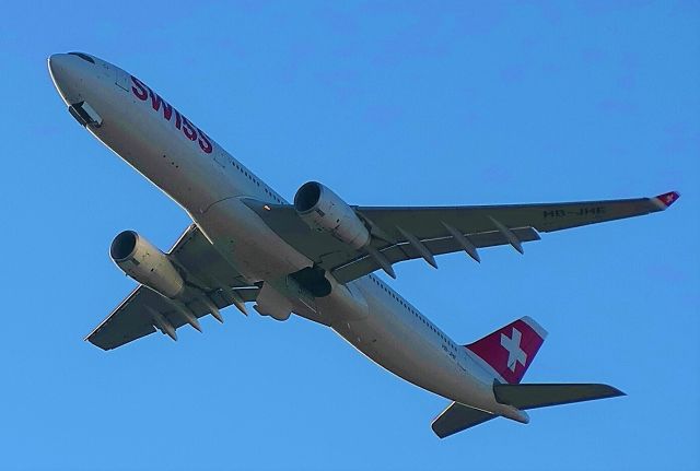 Airbus A330-300 (HB-JHE) - SWR18 Departing to Newark