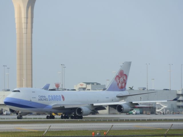 Boeing 747-400 (B-18723)