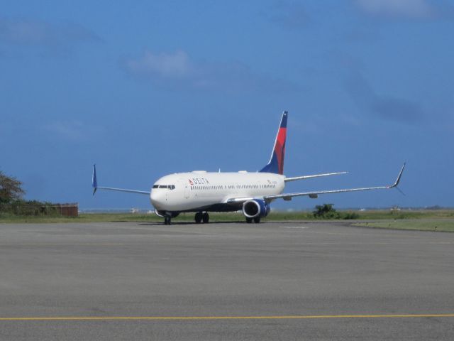 Boeing 737-500 (N882DN)