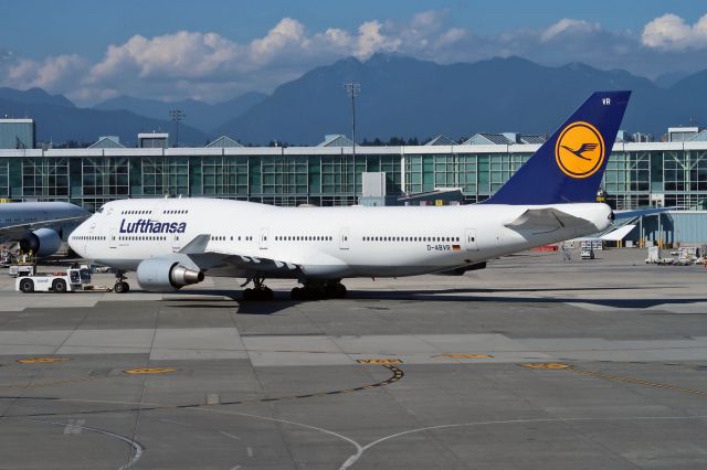 Boeing 747-400 (D-ABVR)