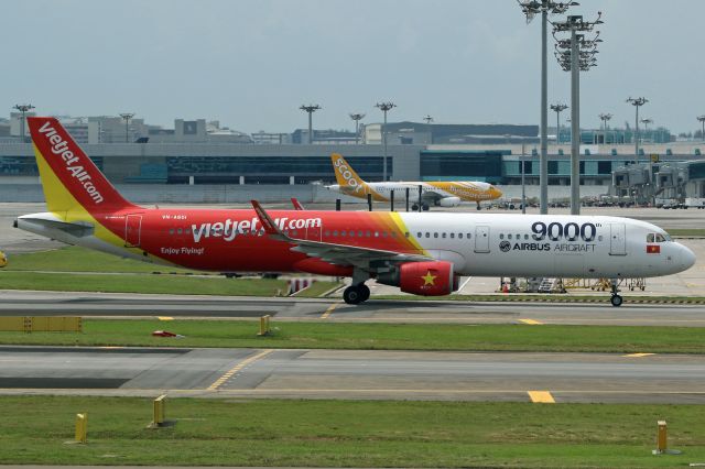 Airbus A321 (VN-A651) - Sticker "9000th Airbus Aircraft"