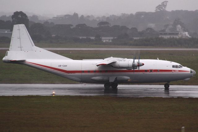 Antonov An-12 (UR-CAH)