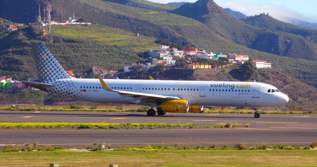 Airbus A321 (EC-MMU)