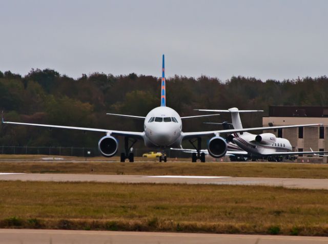 Airbus A320 (N230NV)