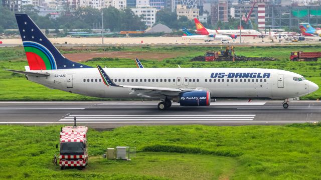 Boeing 737-700 (S2-AJC)