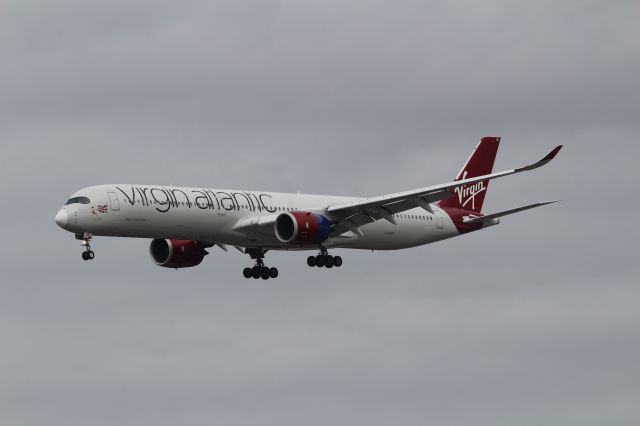 Airbus A350-1000 (G-VLUX)