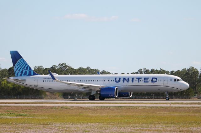 Airbus A321neo (N14523) - United Flight 511 departs Runway 24 at Southwest Florida International Airport enroute to Chicago-O’Hare International Airport (12/9/24)
