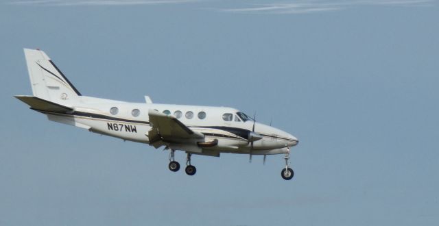 Beechcraft King Air 100 (N87NW) - On short final is this 1978 Beechcraft King Air 100 in the Summer of 2022.