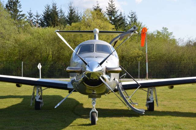 Pilatus PC-12 (N79NG) - Flying Magazine photo shoot, Orcas Island.