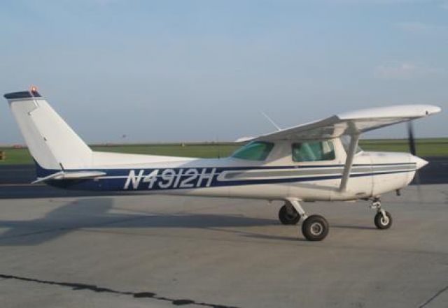 Cessna 152 (N4912H)